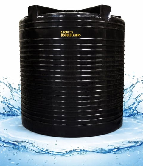 Black plastic water storage tank with 5000 liters capacity and double layers, surrounded by splashing water
